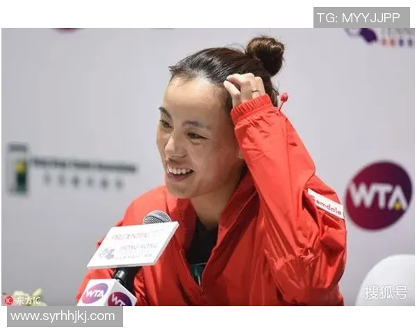 钉耳钉的足球明星们如何用个性时尚展现自我魅力与运动精神