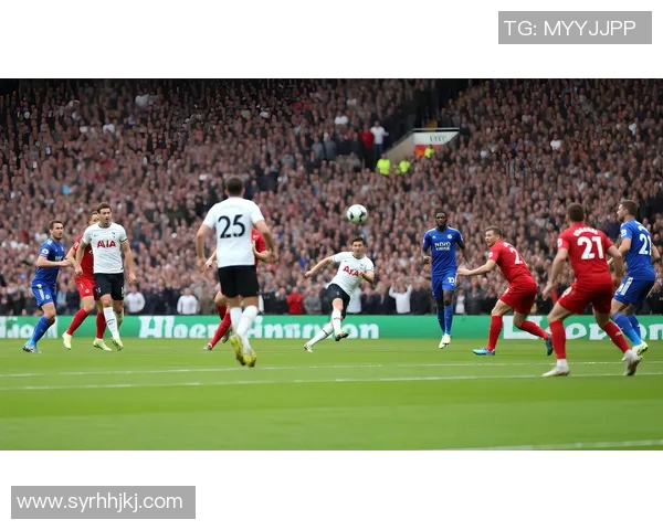 闪耀绿茵场的足球明星们用激情与才华书写传奇人生的形容词